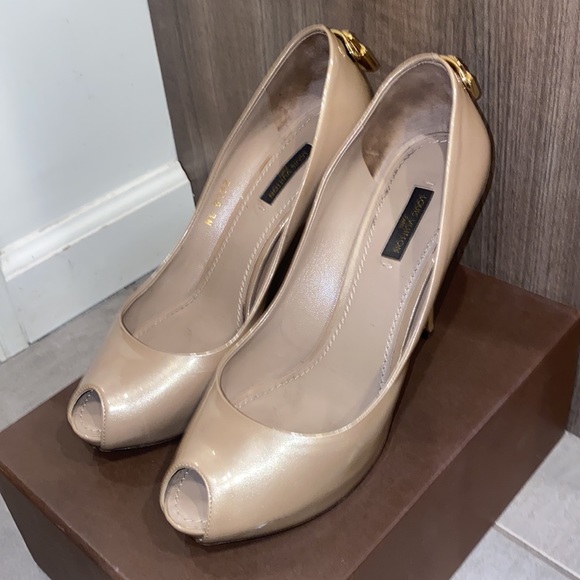 Gorgeous Louis Vuitton Heels - Picture 5 of 7